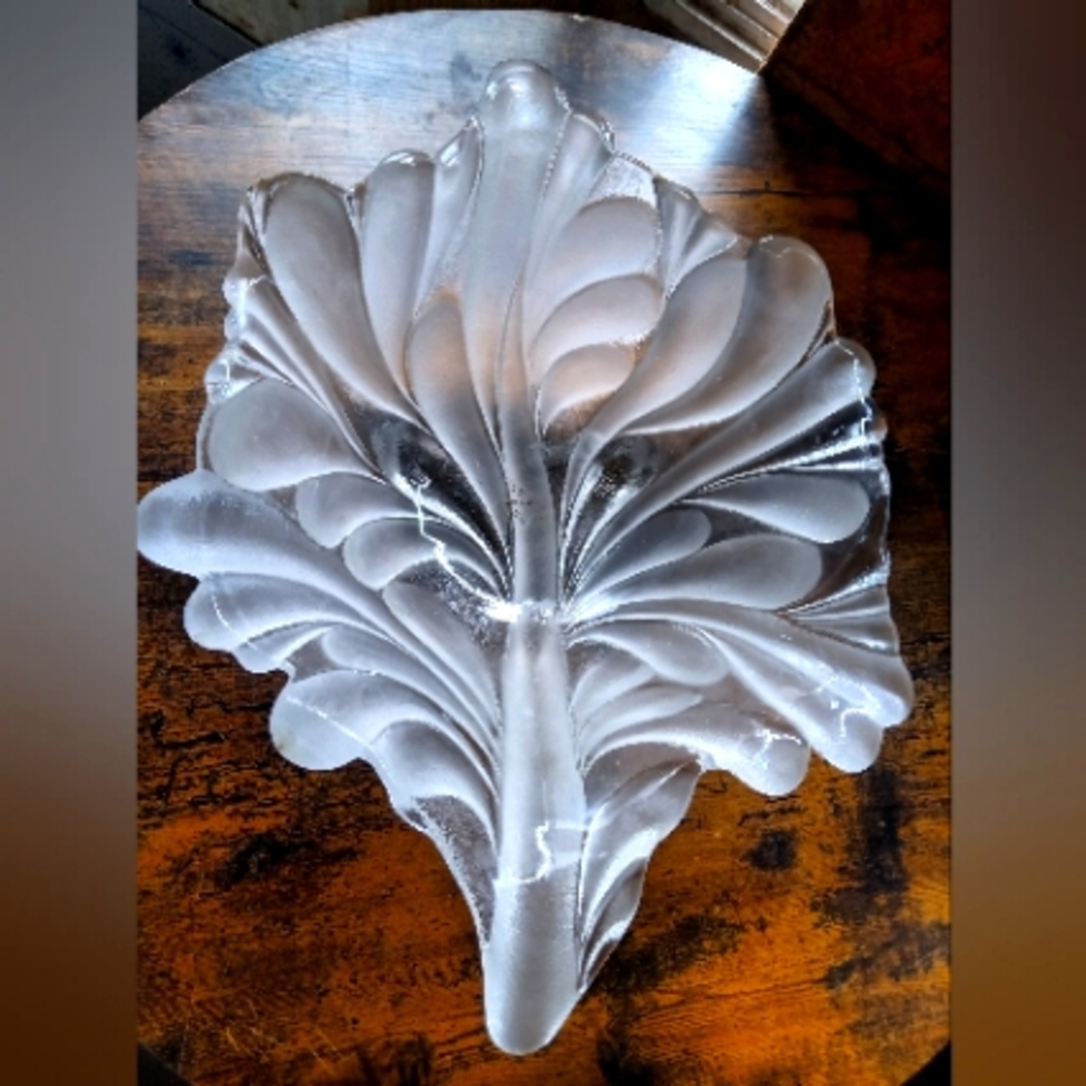 Large Vintage Mikasa Walther Crystal Leaf Bowl
